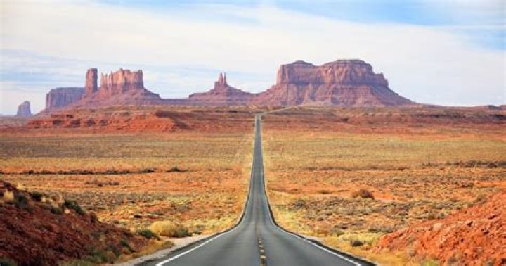 What is the nearest city to Monument Valley?